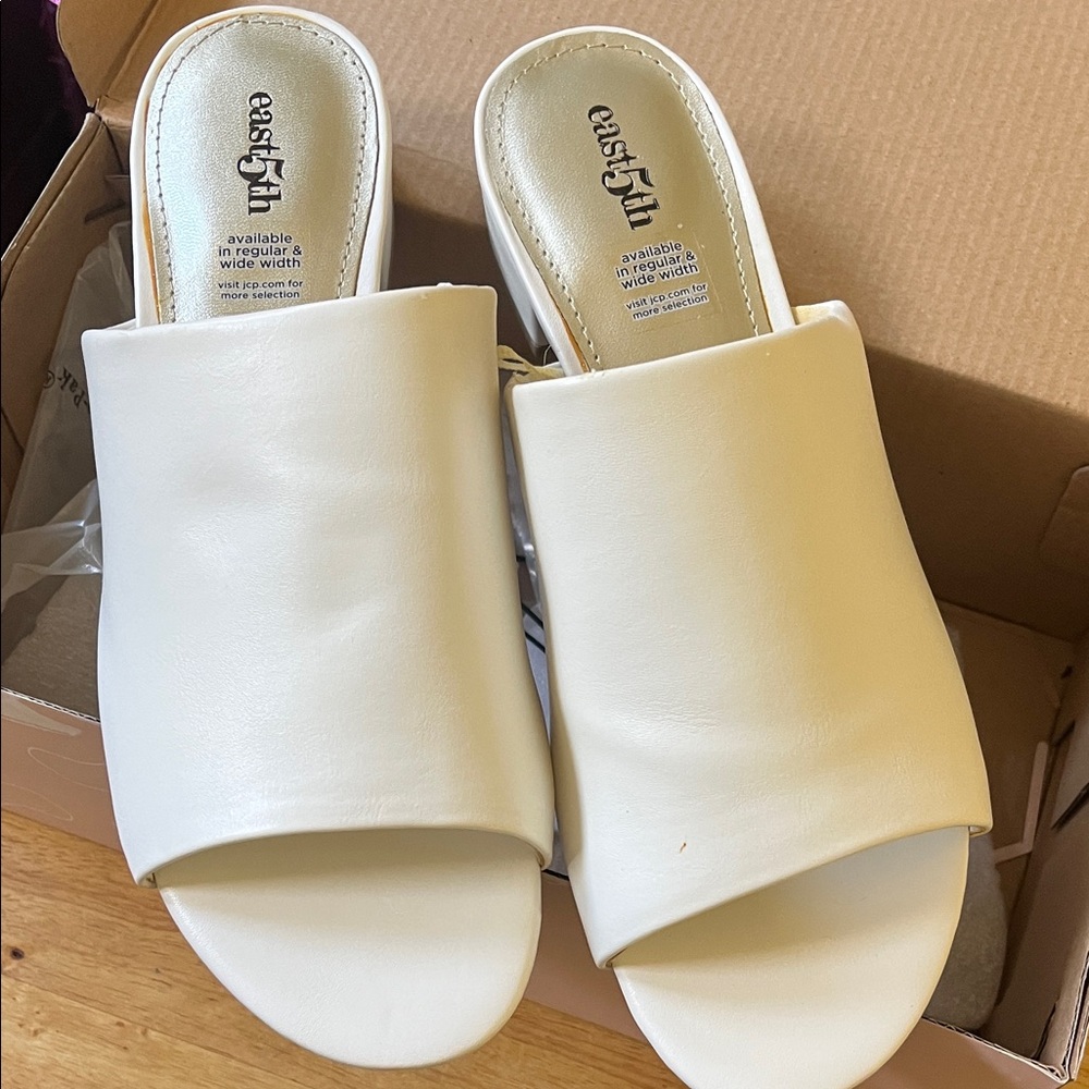 Easy Spirit Women's Cream Mules